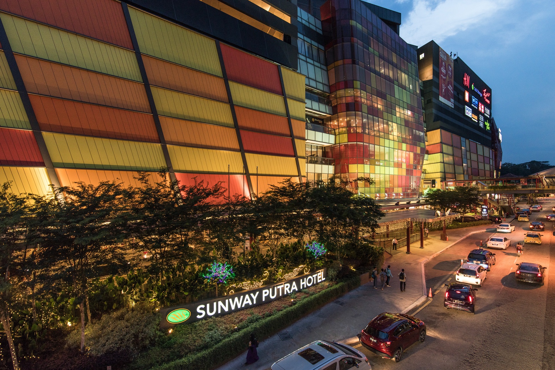 Surau Sunway Putra Mall / 7 Sunway Malls Will Open Daily To Serve Your